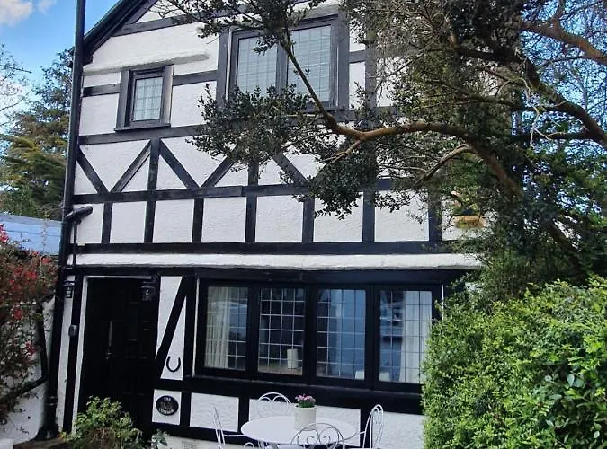 Bournemouth Secluded Cottage 10Mins Walk To Beach
