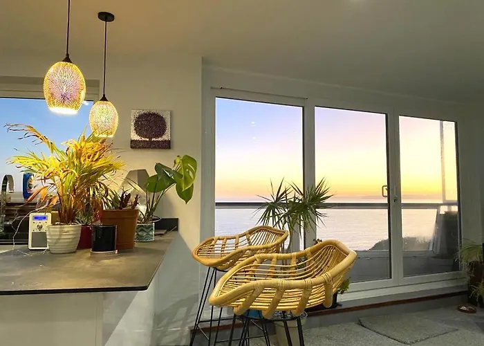 Stunning Sea View Two Double Bedroom Apartment - With Balcony - Opposite Beachfront Walk