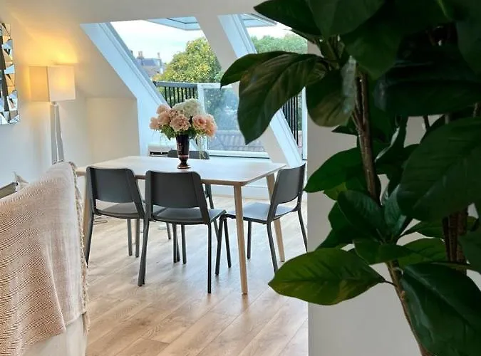 Stunning Luminous Penthouse/ 2Beds 2Baths