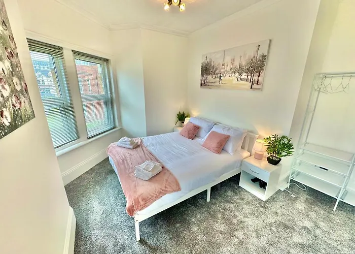 Chic Apartment In Central Bournemouth With Parking