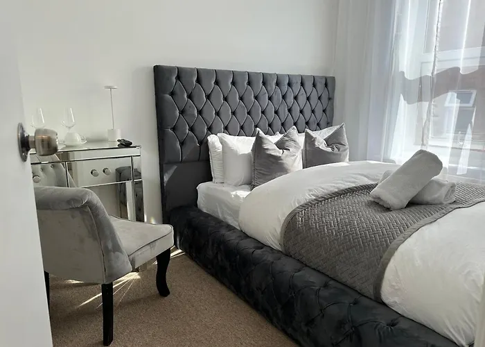 The Smaller New Refurbished Ensuite Room 5Min From Beach Parking In Guest House