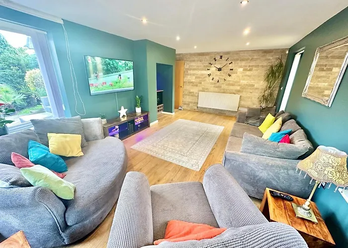 Large Family Home With Hot Tub - Sky Sports - Water Bed - Free Parking