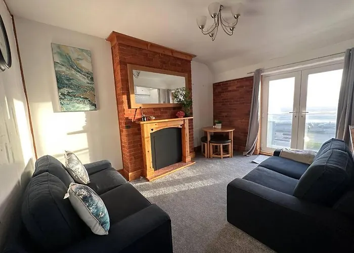 Coastline Retreats - Stunning Sea View Apartment, Netflix
