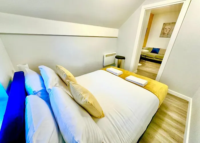 Urban Retreat - Close To Town And Beach