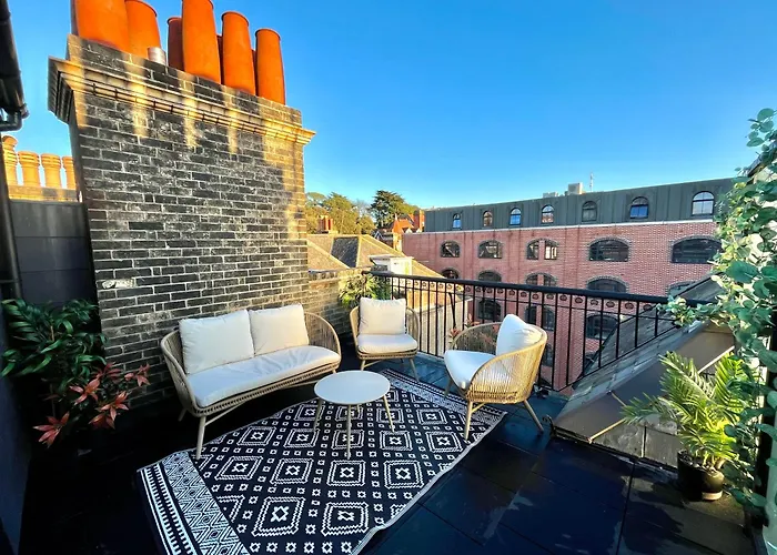 The Gallery - Town Centre - Beach 5 Minute Walk - Superfast Wifi - Outdoor Terrace - Sleeps Up To 6 - Netflix - Contractor Friendly - Short & Long Stays - Coffee Machine