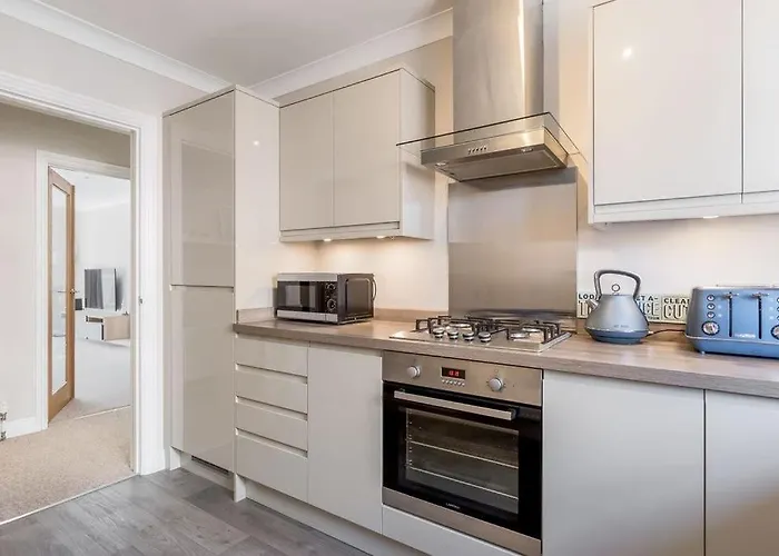 Bournemouth Sea Views, 2 Bed, Lift, Close To Shops