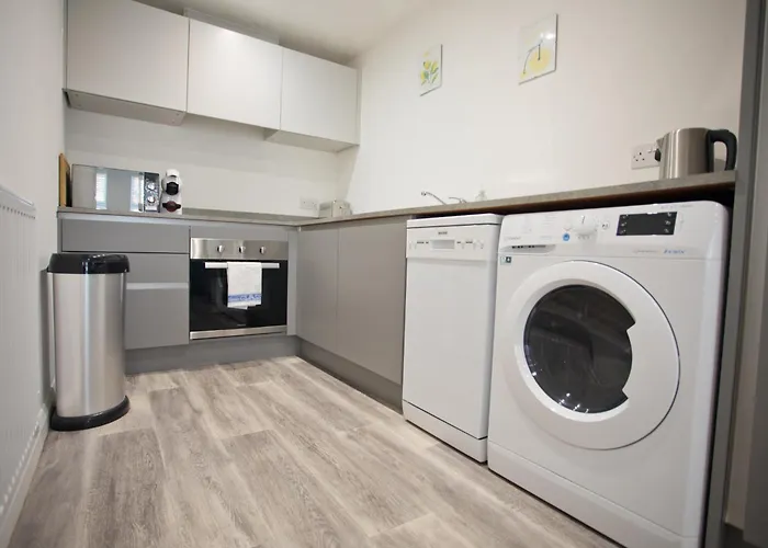 Sea Air - 2 Bedrooms - Parking - Mins To Beach