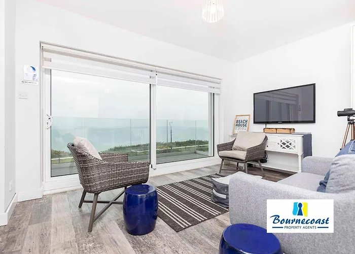 Bournecoast: Modern Holiday Flat- Sea Views-Fm8497