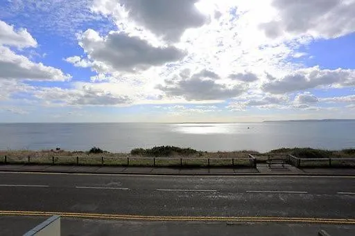 Bournecoast: Modern Holiday Flat- Sea Views-Fm6128