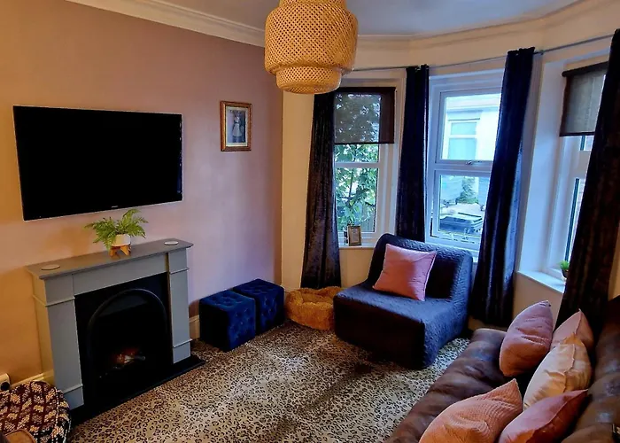 Bournemouth Beach Boutique With Hot Tub - Sleeps Up To 20