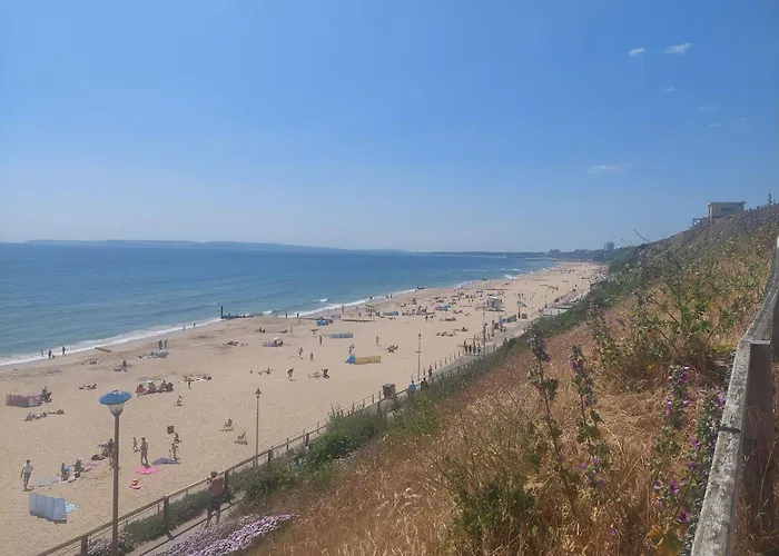 Apartment In Boscombe Close To Beach