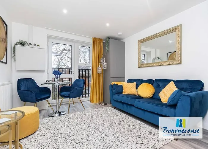 Bournecoast: Modern Apartment Near Beaches -Fm9580