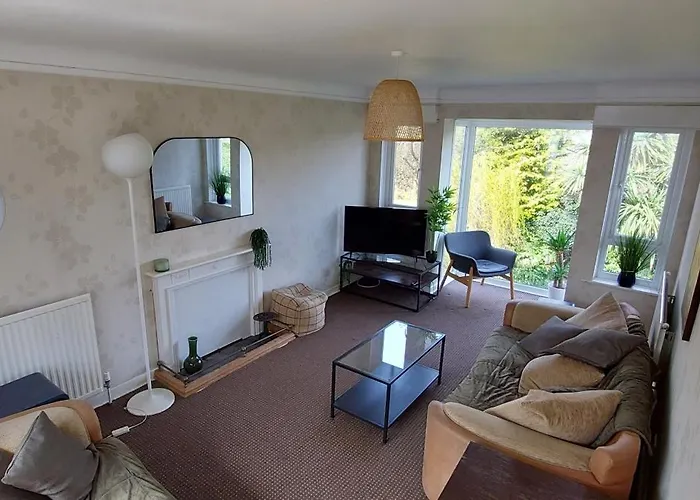 Unique House With Up To 3 Self Contained Living Areas