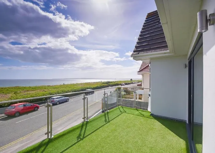 Bournecoast: Clifftop Apartment - Sea Views-Fm6182