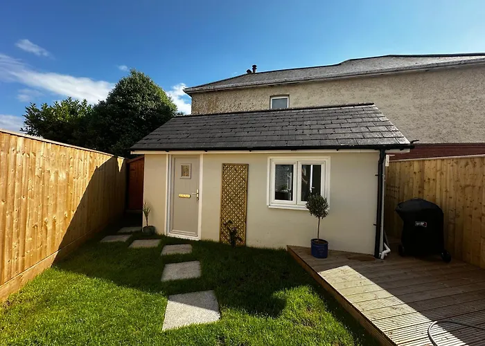 Peaceful Southbourne Studio - Pets Welcome