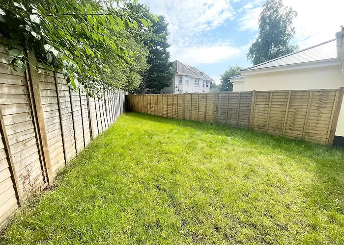 3 Methuen Close