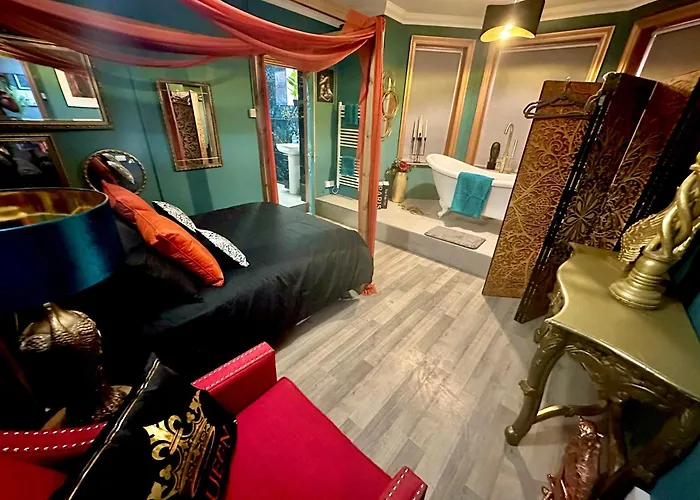 The Den Of Desire - Adults Only Experience - Walk To Beach And Town Centre - Bournemouth