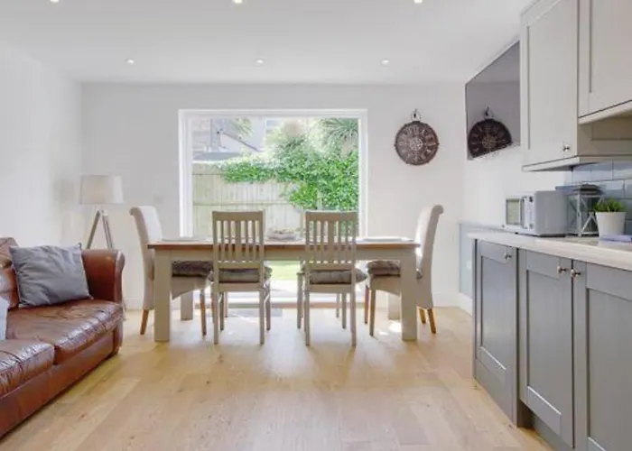 Newly Renovated 3 Bedroom Victorian Detached House