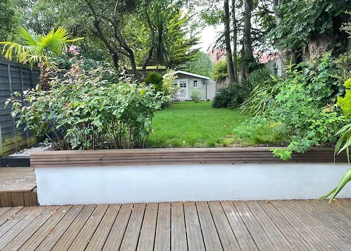Bright Apartment, Stunning Garden, Sea 5Min Walk