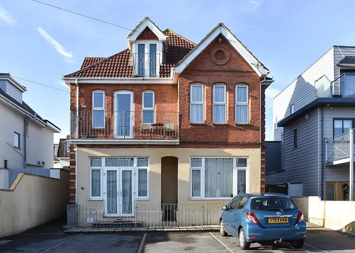 Pinecliffe Avenue