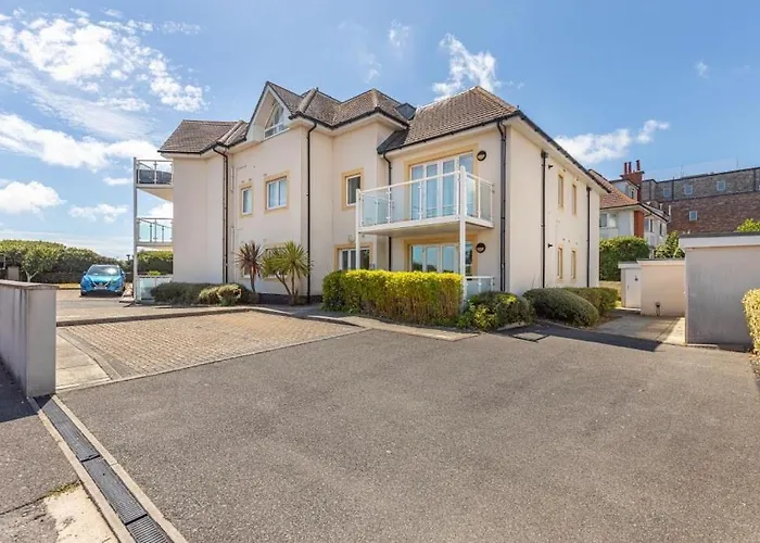 Bournecoast-Situated Near Cliff Top & Beach-Fm2872