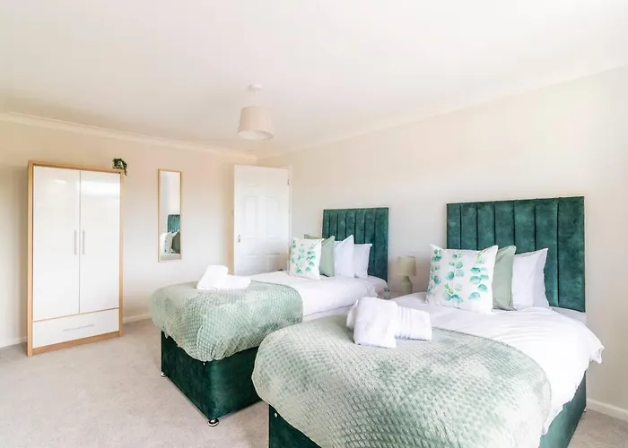 Wow! Seaview Beach Apartment Sleeps 6-Free Parking