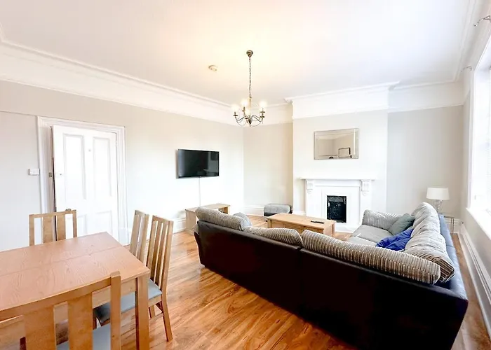 2 Bed In Bournemouth - Sleep 5
