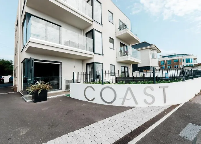 Brand New Beachfront Ground Floor With Garden 2 Bed Apartment 6 Guests