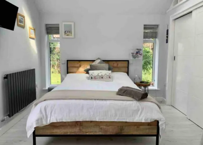 Modern Luxury Compact Cabin On The Jurassic Coast