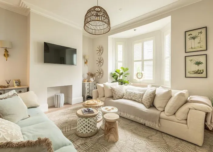 The Shell House - 5 Mins To Cafes & Beaches