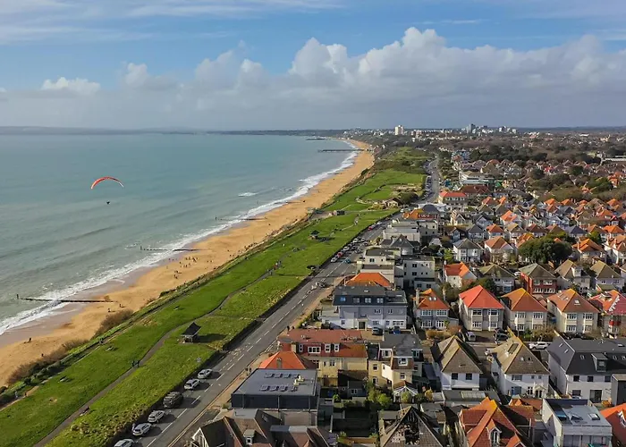 Stunning Bright Two Bedroom Apartment In Southbourne