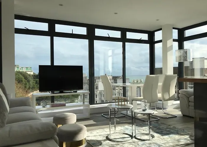 Penthouse- Cosy With Sea View