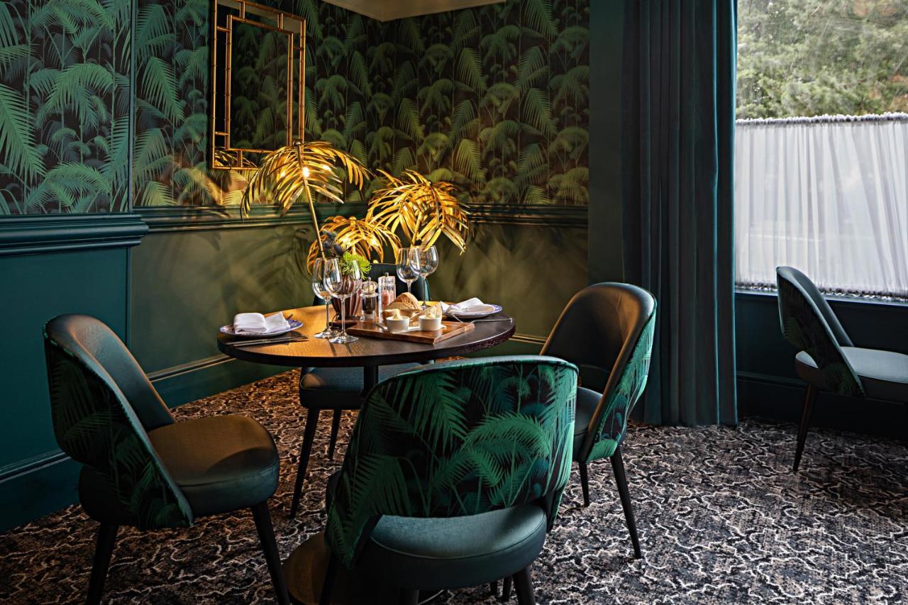 Hotel The Queens &
