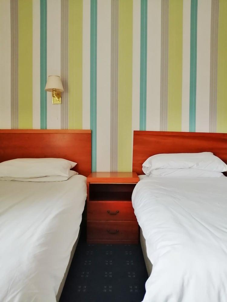 Hotel Bourne Hall