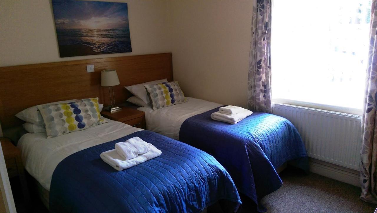 Hartford Court, East Cliff, Bournemouth. Walk To And Town Apartment