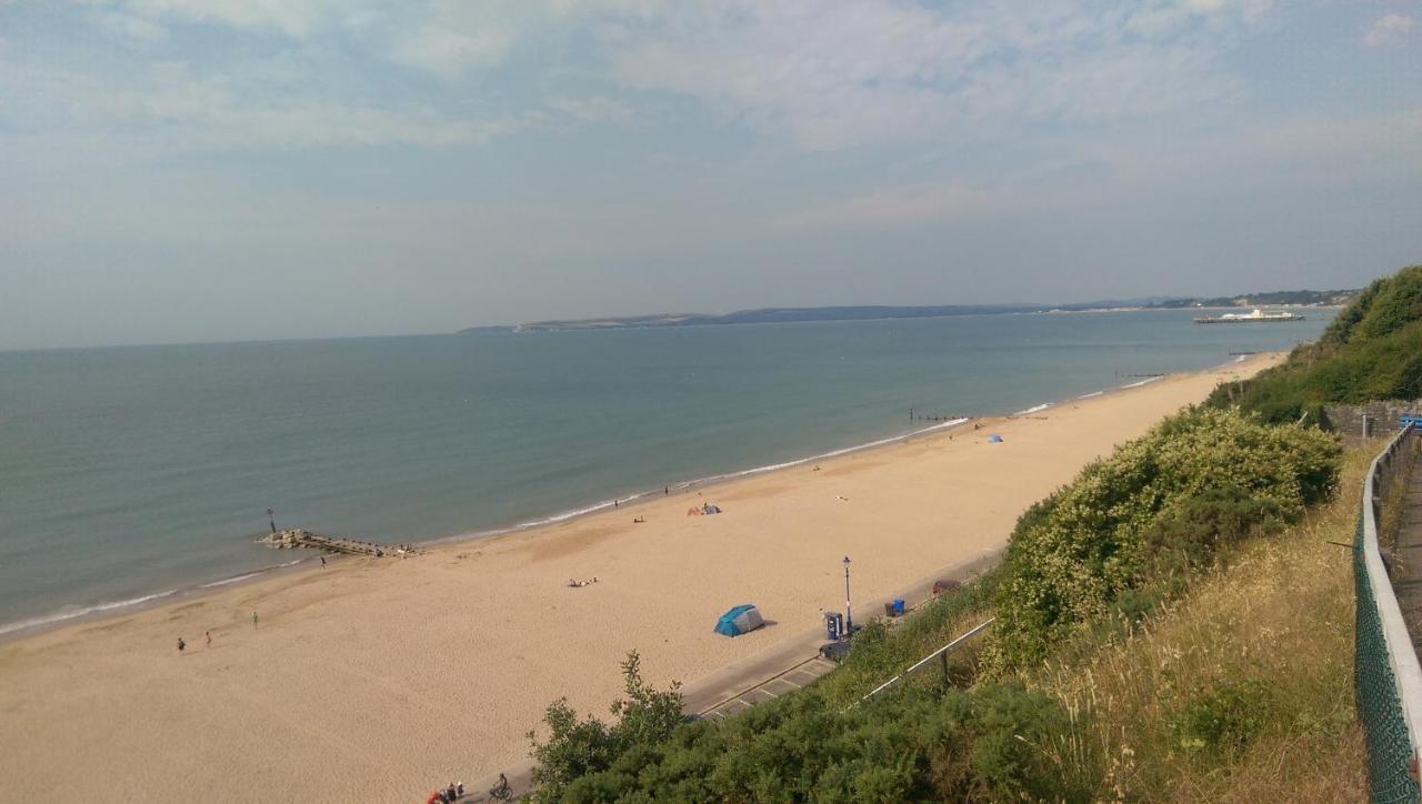 Hartford Court, East Cliff, Bournemouth. Walk To And Town *