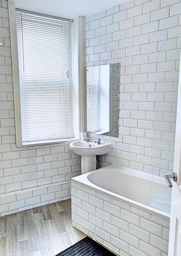 Entire Floor 2 Bedrooms On Westcliff Apartment Bournemouth