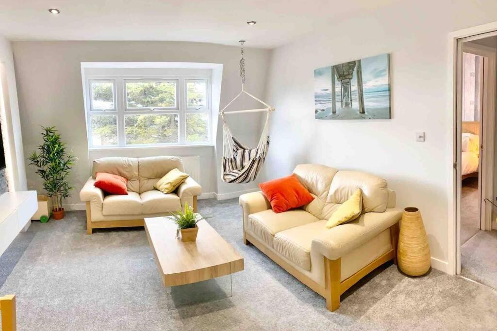 Coastline Retreats: Beachside Luxury With Jet Bath & Entertainment * Bournemouth