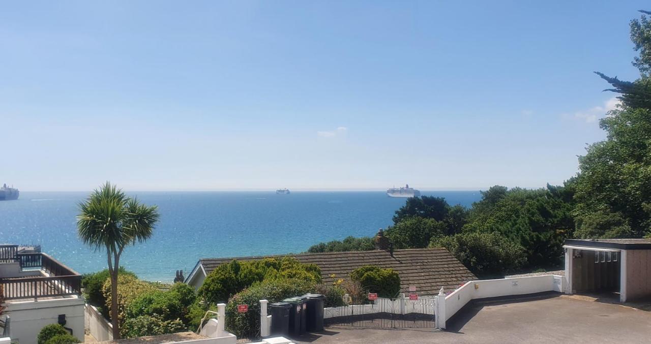 A Beautiful With Stunning Sea Views & Private Balcony Apartment