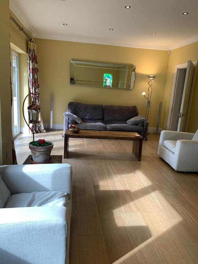 A Cozy House To In Sunny