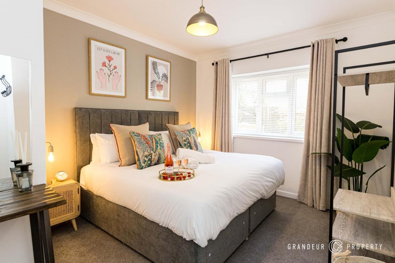 The Artist's Escape By Grandeur Property Apartment