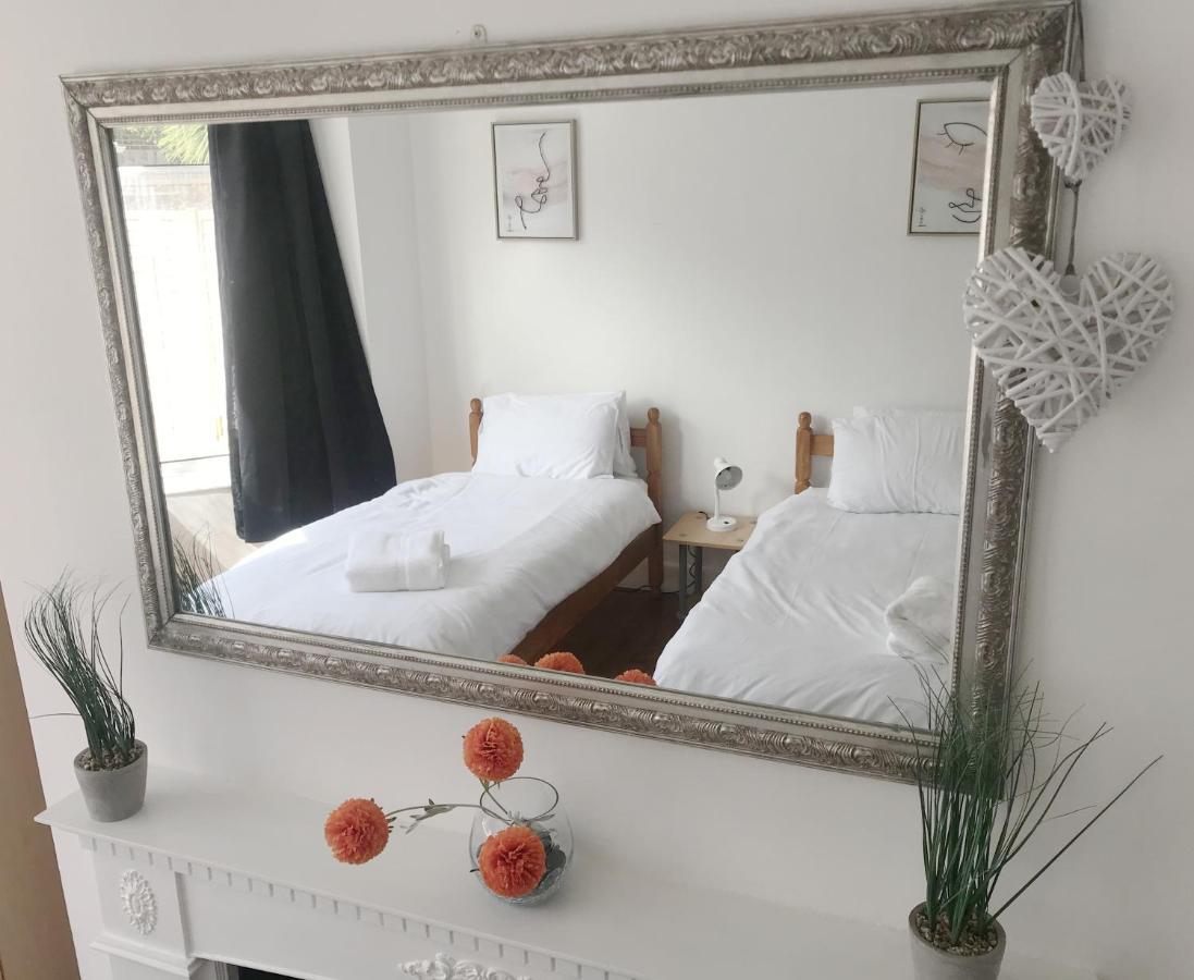 Cosy Old House Free Parking Close To Town & Bournemouth
