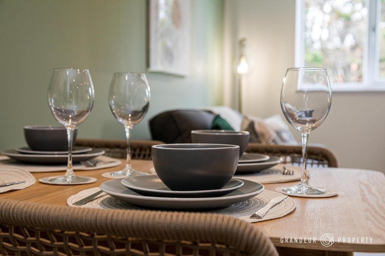 Bournecoast - Stylish Flat With Balcony - Sea Glimpses - 10 Min Walk To - Parking - Wifi - Fm8406 Apartment *