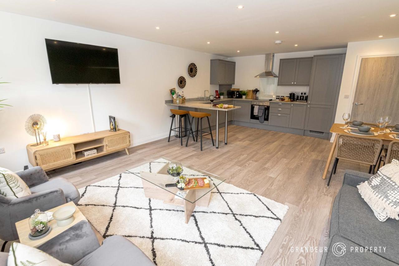 Bournecoast - Stylish Flat With Balcony - Sea Glimpses - 10 Min Walk To - Parking - Wifi - Fm8406