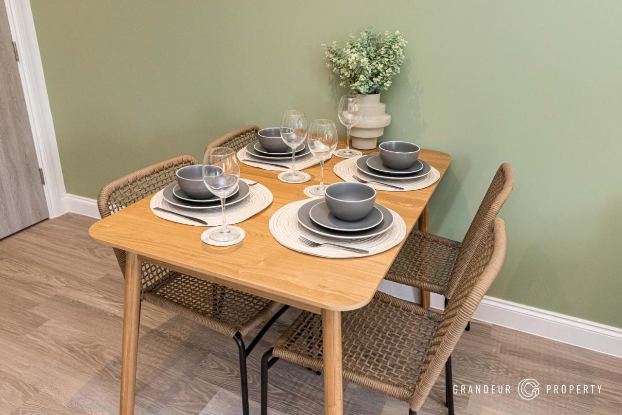Apartment Bournecoast - Stylish Flat With Balcony - Sea Glimpses - 10 Min Walk To - Parking - Wifi - Fm8406 Bournemouth
