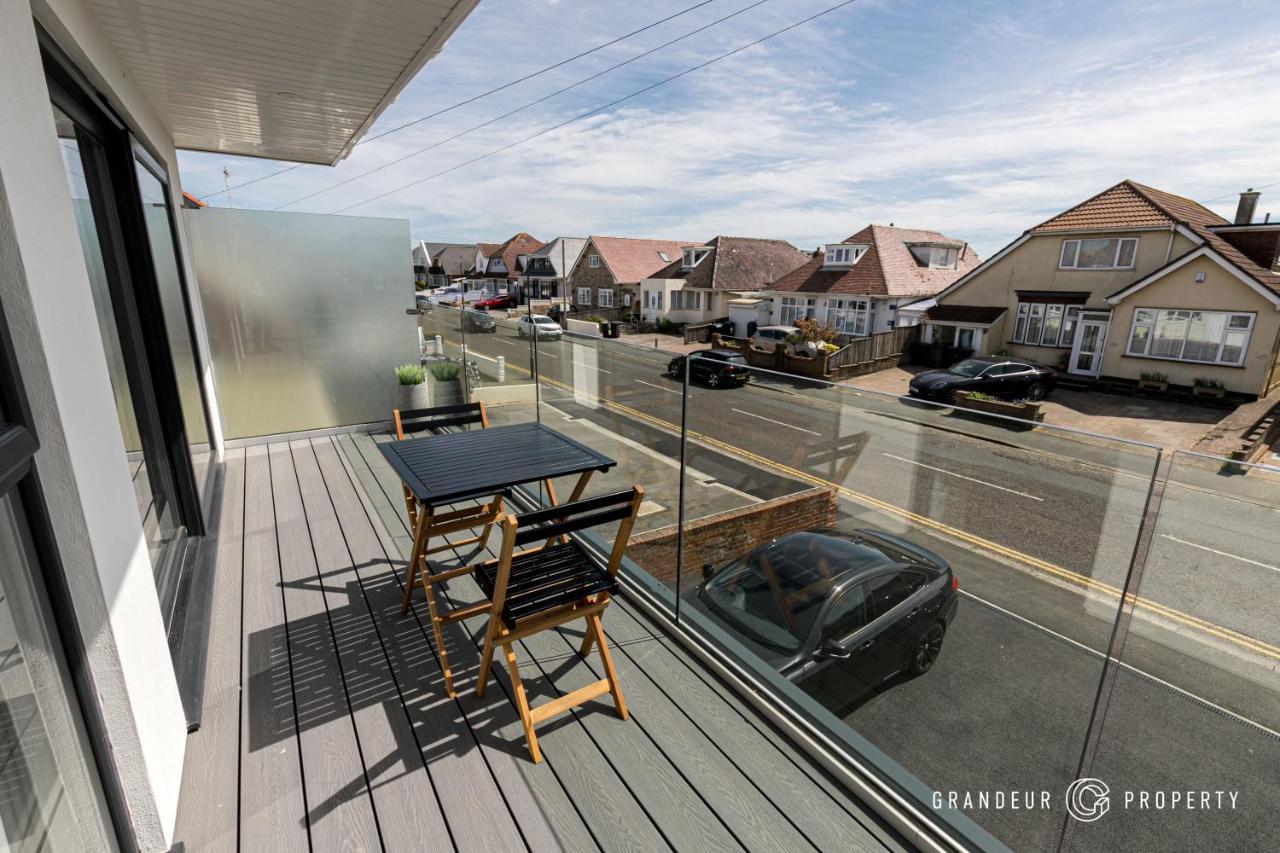 Bournecoast - Stylish Flat With Balcony - Sea Glimpses - 10 Min Walk To - Parking - Wifi - Fm8406 *