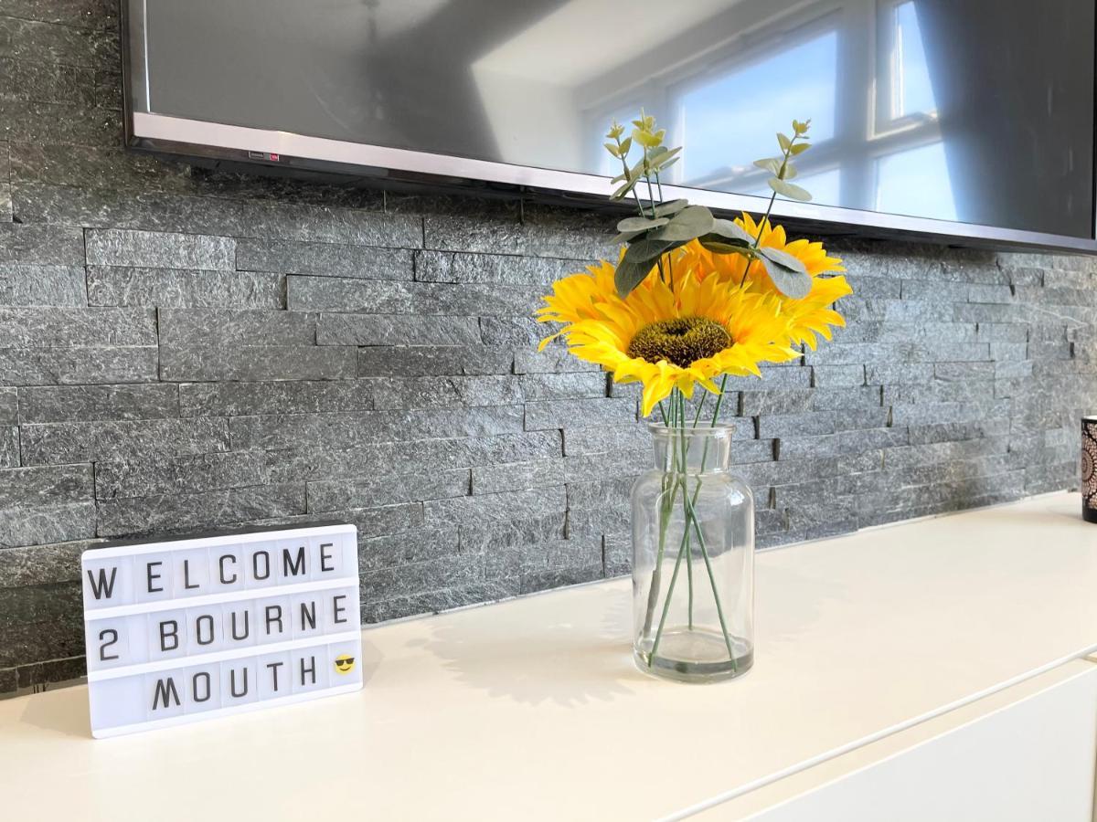 Coastline Retreats: Beachside Luxury With Jet Bath & Entertainment Apartment