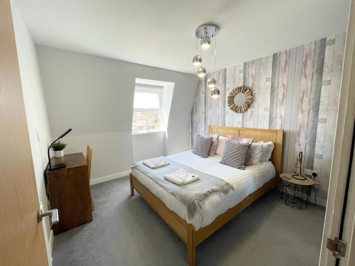 Coastline Retreats: Beachside Luxury With Jet Bath & Entertainment *