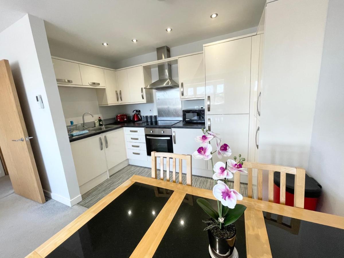 Coastline Retreats: Beachside Luxury With Jet Bath & Entertainment * Bournemouth