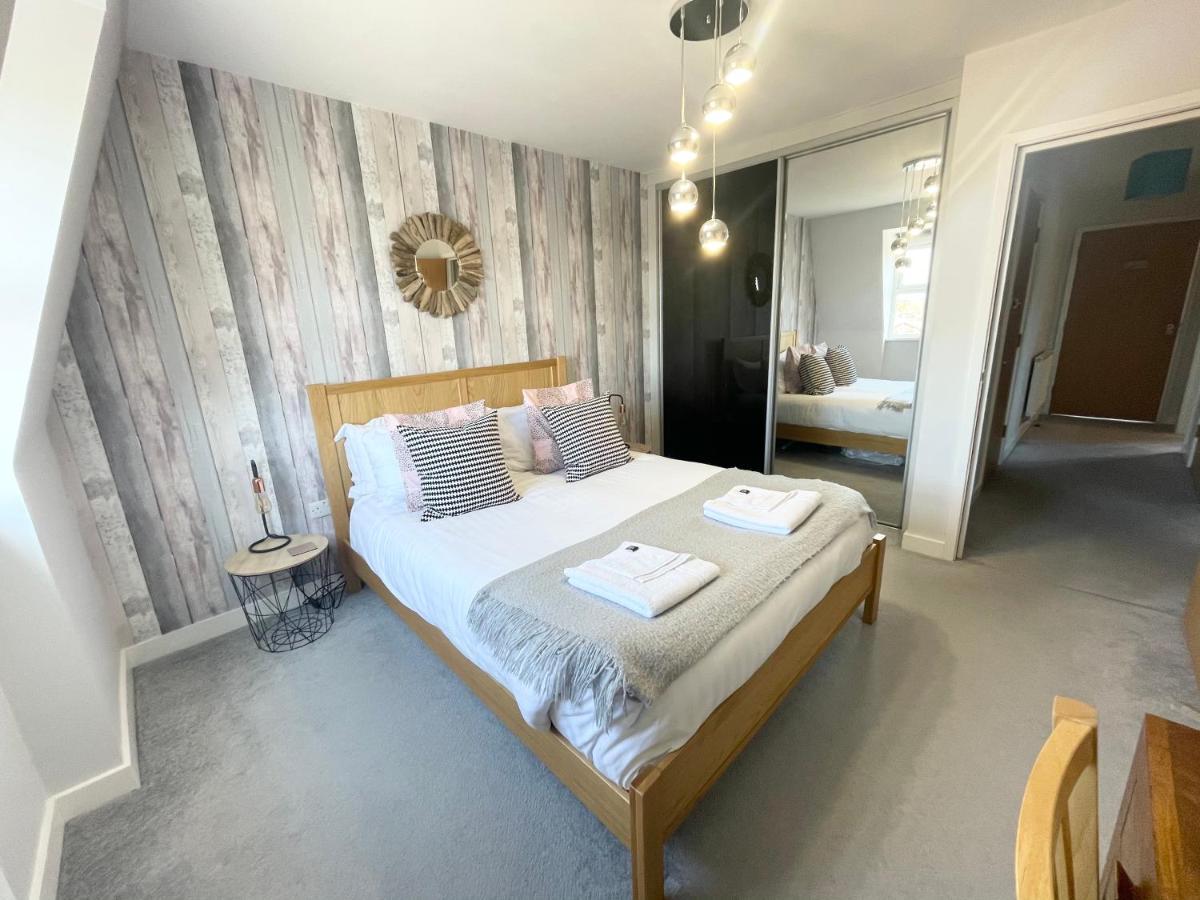 Coastline Retreats: Beachside Luxury With Jet Bath & Entertainment Apartment Bournemouth